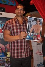 The Great Khali launches the Topps Slam Attax Trading Card Game to bring alive WWE experience for kids in Hamleys on 1st Dec 2011 (86).JPG